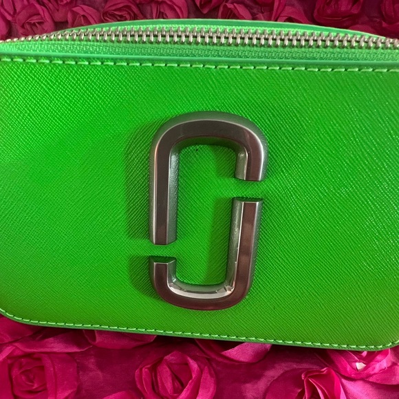 MARC JACOBS The Utility Snapshot Apple Leather Camera Bag - Picture 7 of 11